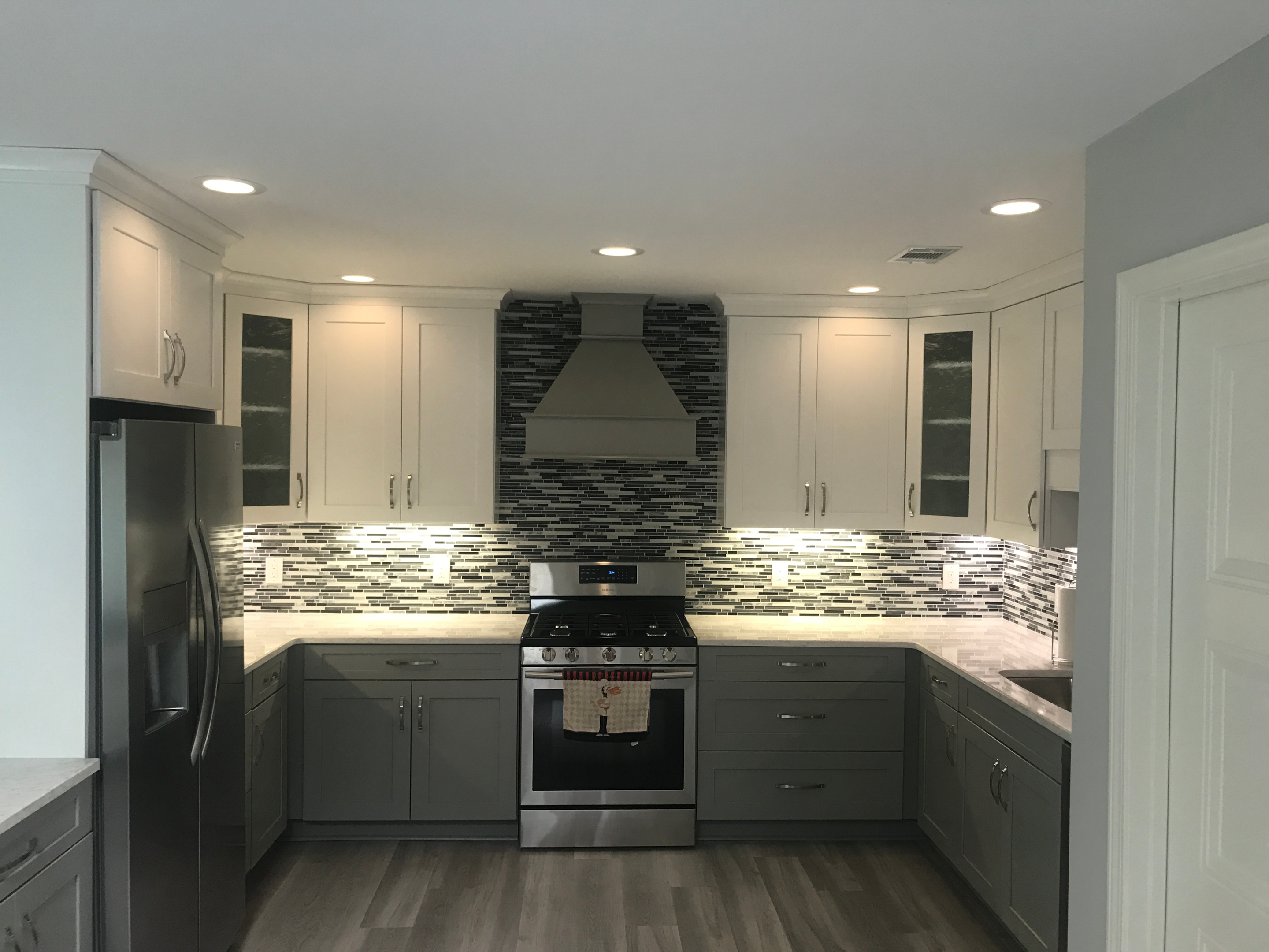 A kitchen with custom cabinets and custom cabinetry